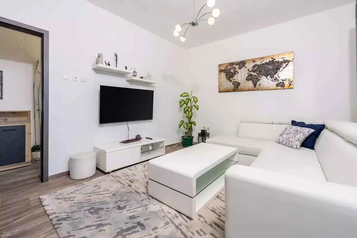 Apartment In Dramalj 39510