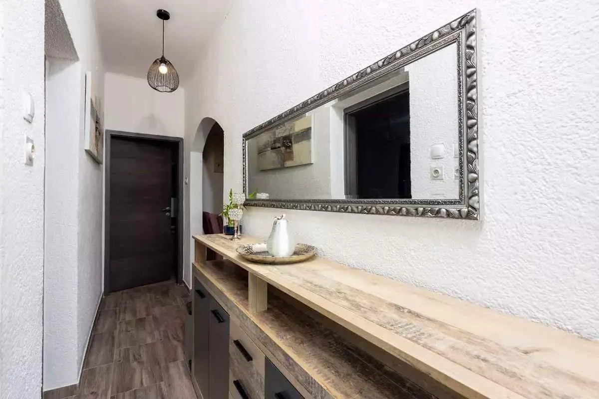 Apartment In Dramalj 39510