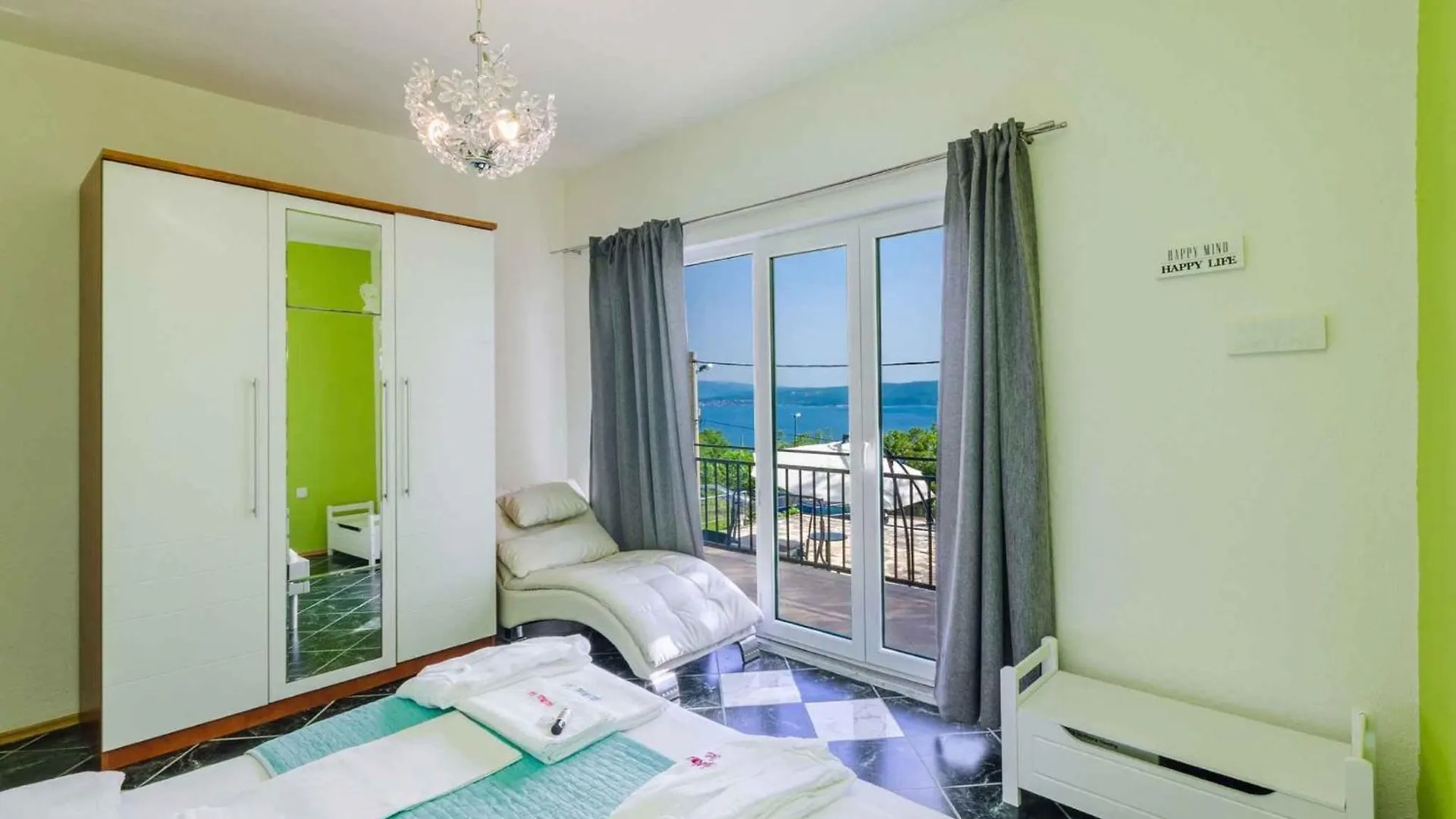 Apartment In Dramalj 39510
