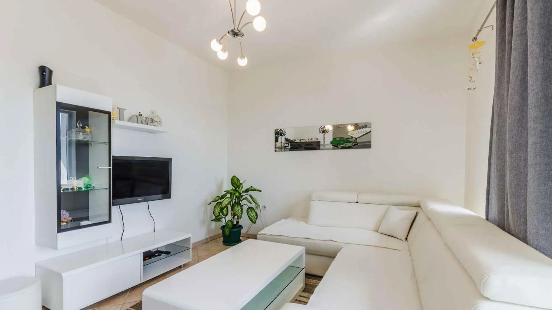 Apartment In Dramalj 39510