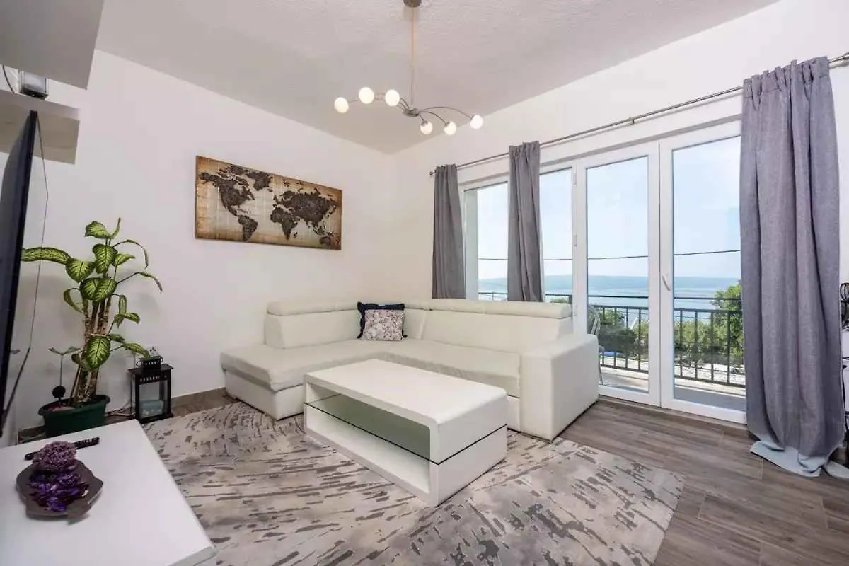 Apartment In Dramalj 39510